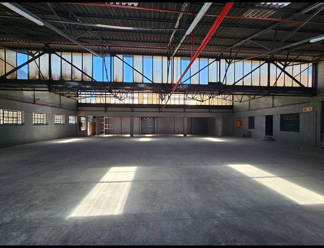 742M² WAREHOUSE TO LET IN BENROSE